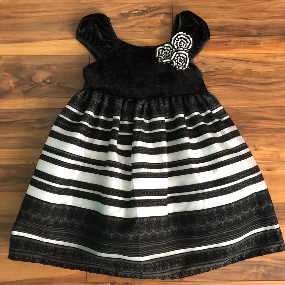 5T Black & White dress